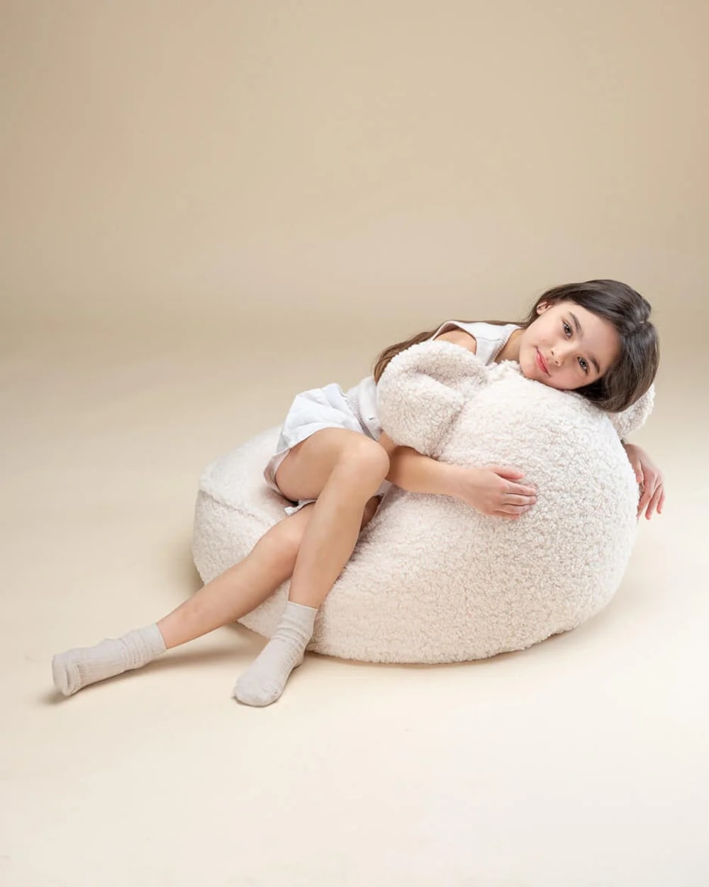 Bären-Sitzsack aus Teddy-Stoff 70 x 60 x 42 cm, Cremeweiß -