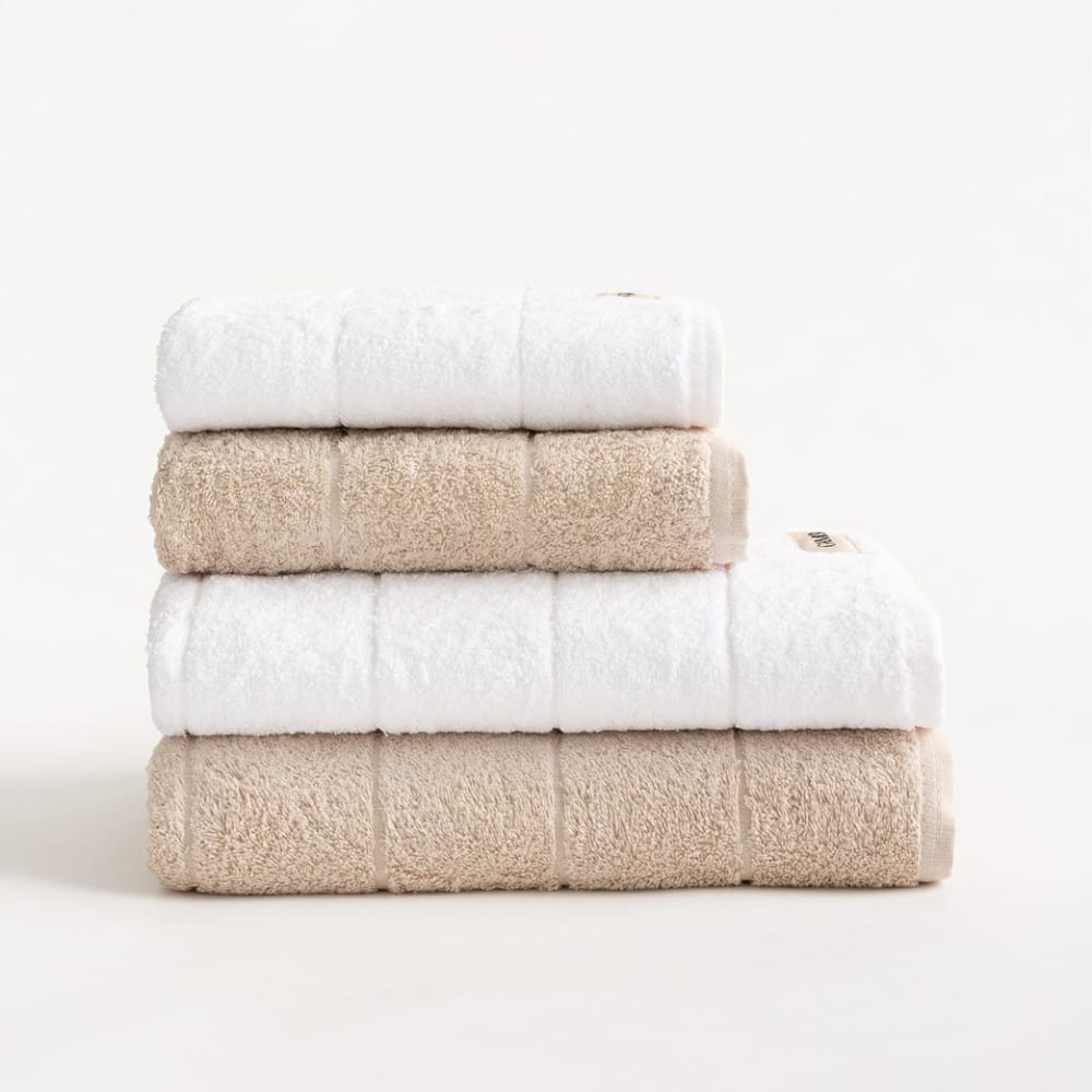 Lot 4 serviettes en coton 600gr blanc pierre 2(50x100+100x150cm) Lot 4 serviettes en coton 600gr blanc pierre 2(50x100+100x150cm)