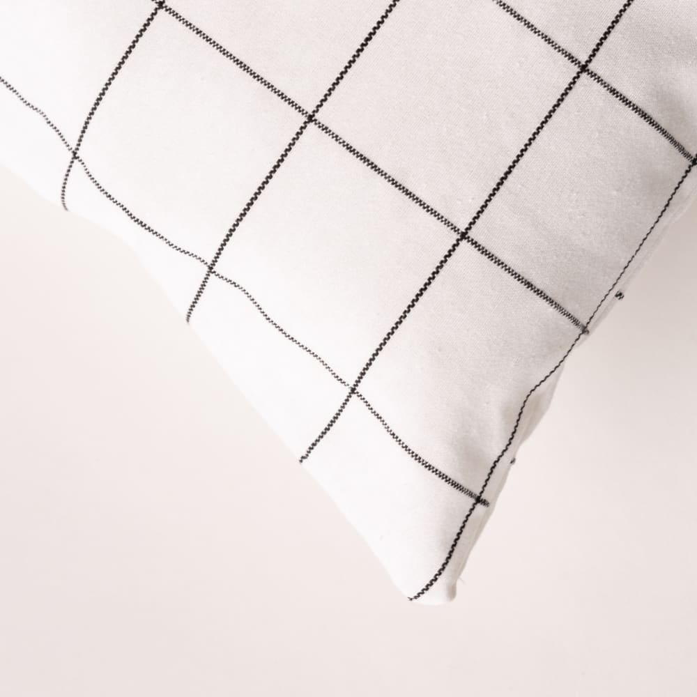 Lot de 2 housses de coussin en coton à carreaux blanc 45x45 cm — vue 4
