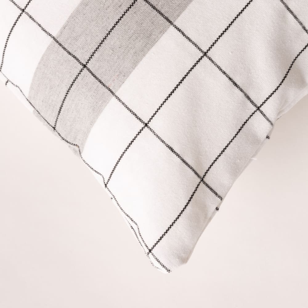 Lot de 2 housses de coussin en coton à carreaux gris 45x45 cm — vue 4