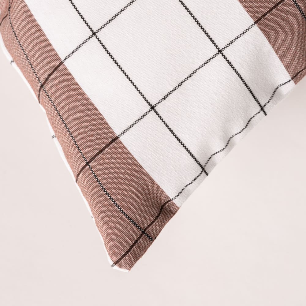 Lot de 2 housses de coussin en coton à carreaux café 45x45 cm — vue 4