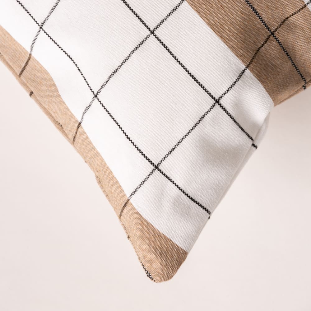 Lot de 2 housses de coussin en coton à carreaux taupe 45x45 cm — vue 4