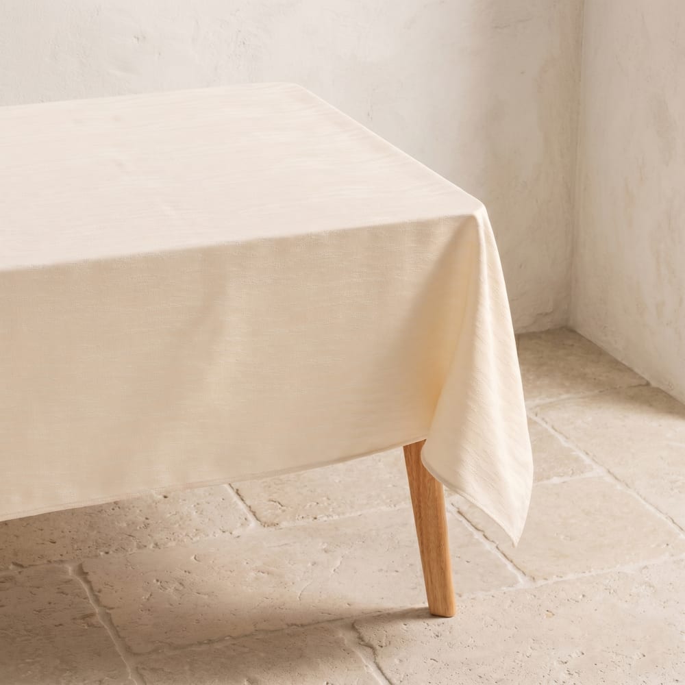 Nappe anti-taches florale texturée écru 140x100 cm Nappe anti-taches florale texturée écru 140x100 cm
