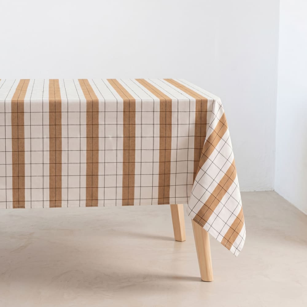 Tischdecke mit Relief-Karo, Camel 150x300 cm - Maisons Du Monde