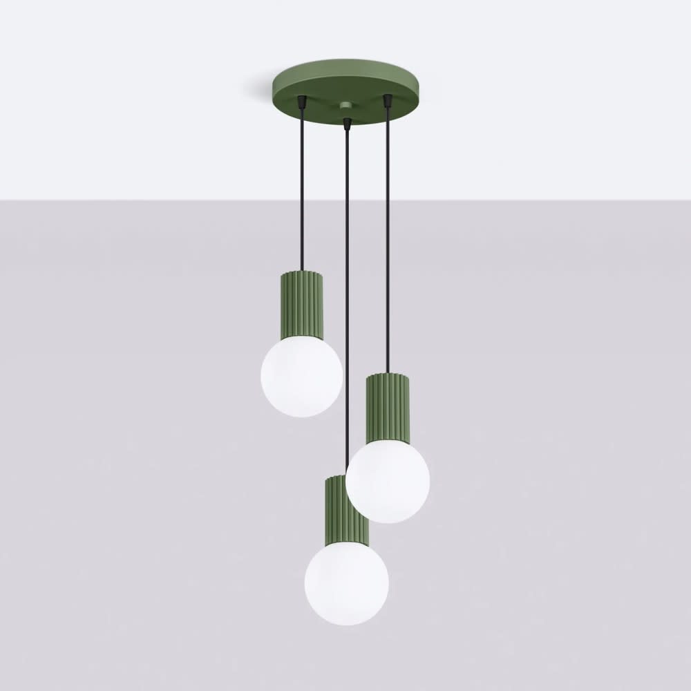 Suspension verte avec 3 sphères en cristal suspendues