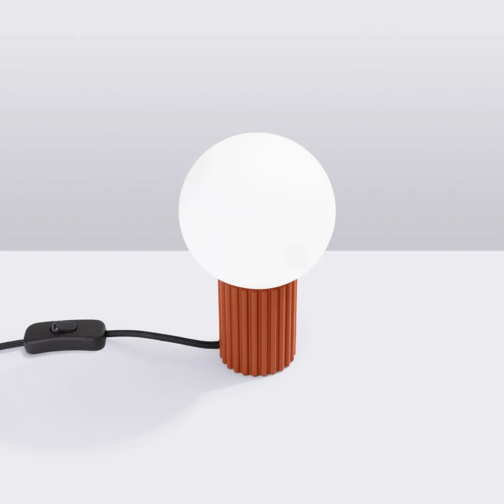 Tischleuchte mit rotem Relief und Glaskugel - Maisons Du Monde