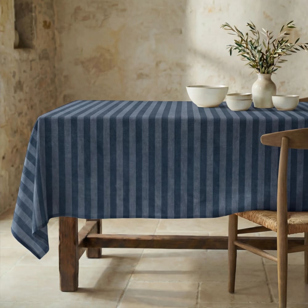 Fleckenabweisende Tischdecke aus 100% Baumwolle marineblau