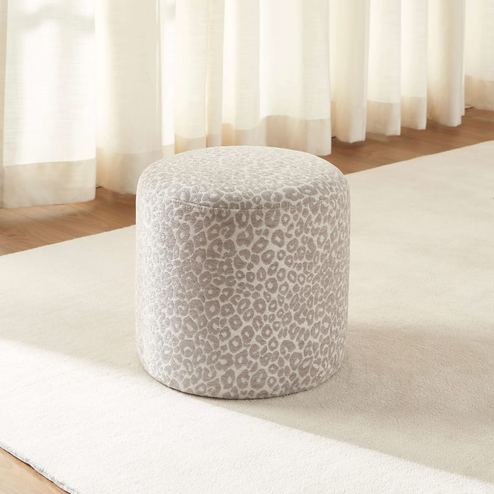 Pouf en tissu places imprimé léopard gris