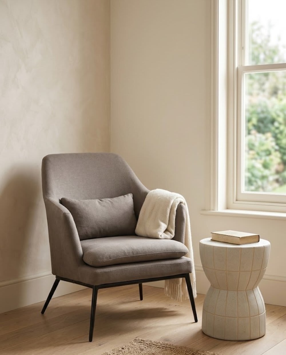 Tabouret / meuble d'appoint en céramique couleur blanc cassé