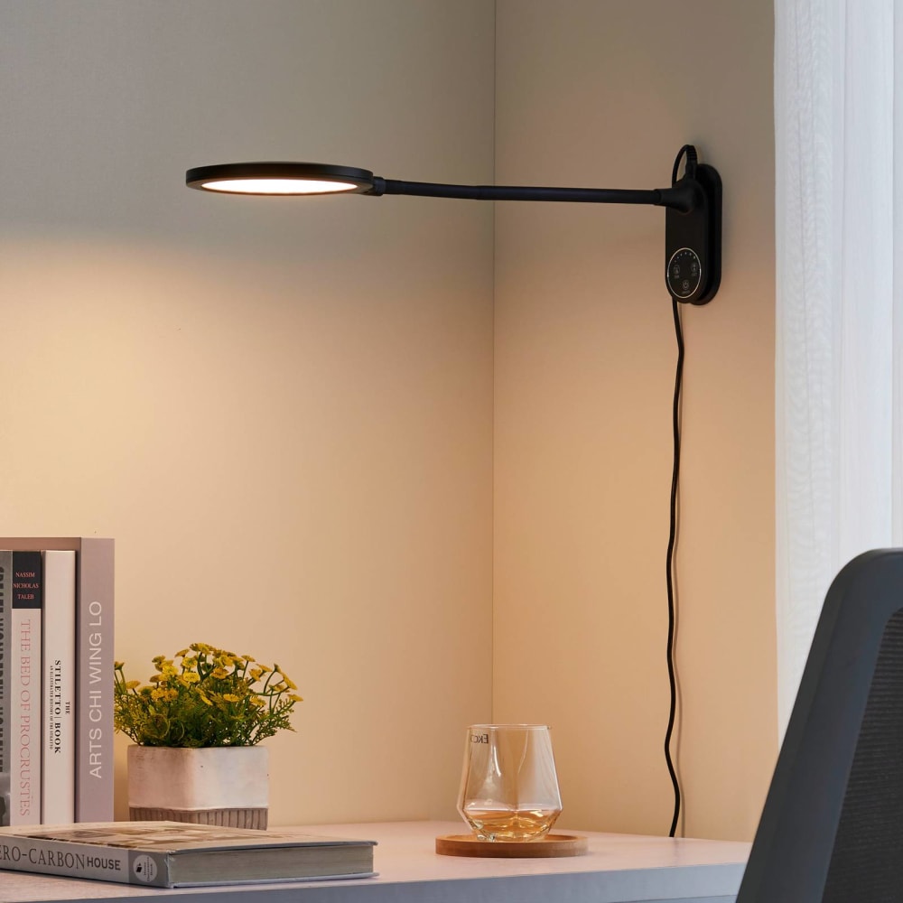 LED Tischlampe aus Kunststoff, schwarz - Maisons Du Monde