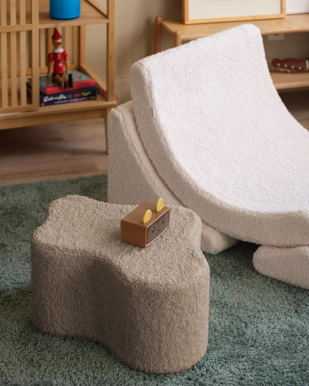 Wolkenpouf aus Teddy-Stoff 56 x 25 x 46 cm, Biscuit - Maisons Du