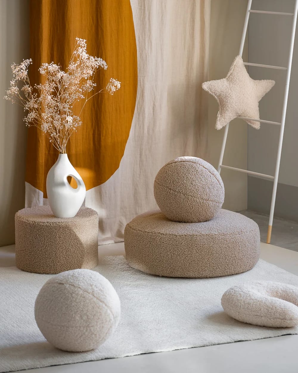 Ballkissen aus Teddy-Stoff Ø 35 cm, Biscuit - Maisons Du Monde