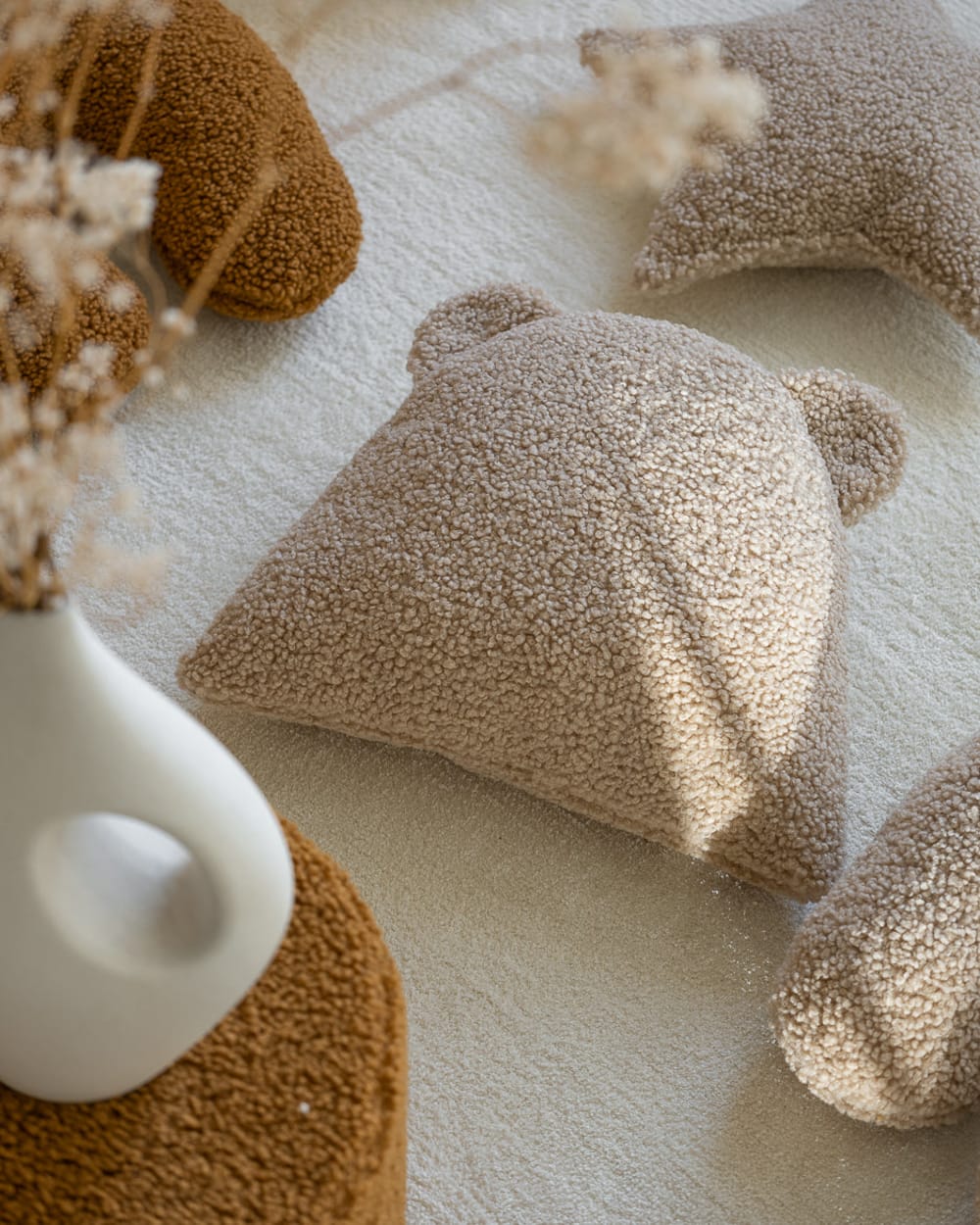 Bärenkissen aus Teddy-Stoff 37 x 40 x 15 cm, Biscuit - Maisons Du