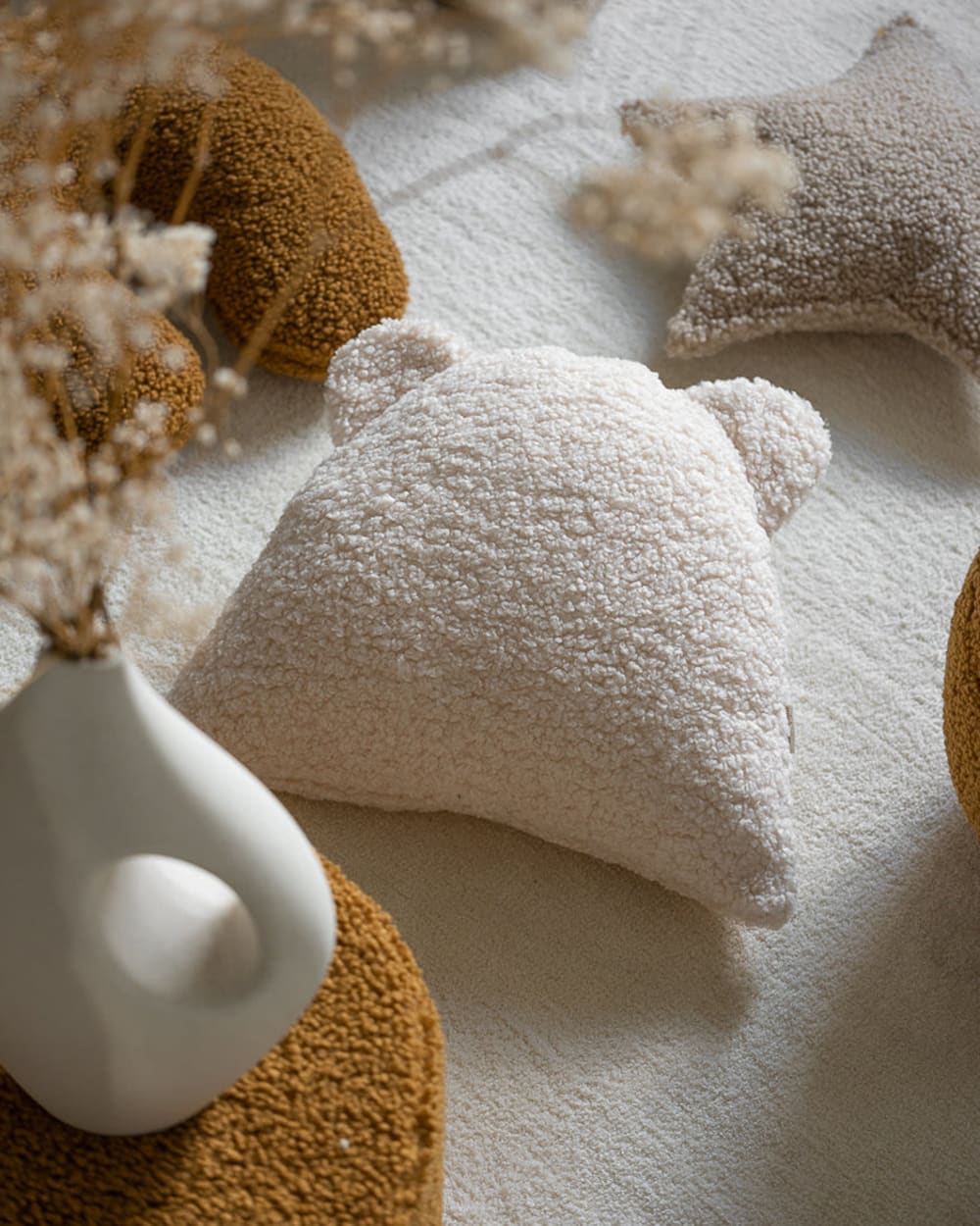 Bärenkissen aus Teddy-Stoff 37 x 40 x 15 cm, Cremeweiß - Maisons