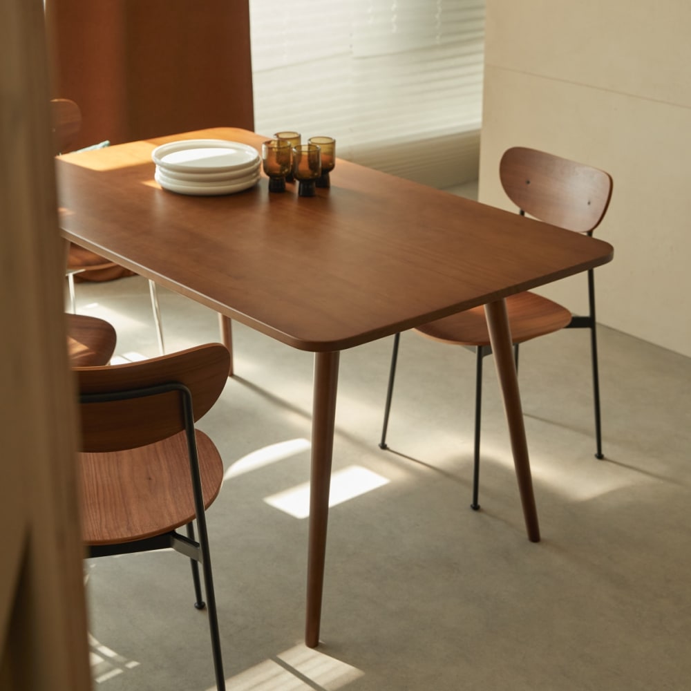 Tikamoon Tische aus massivem Kiefernholz 4 Pers. style modern Braun