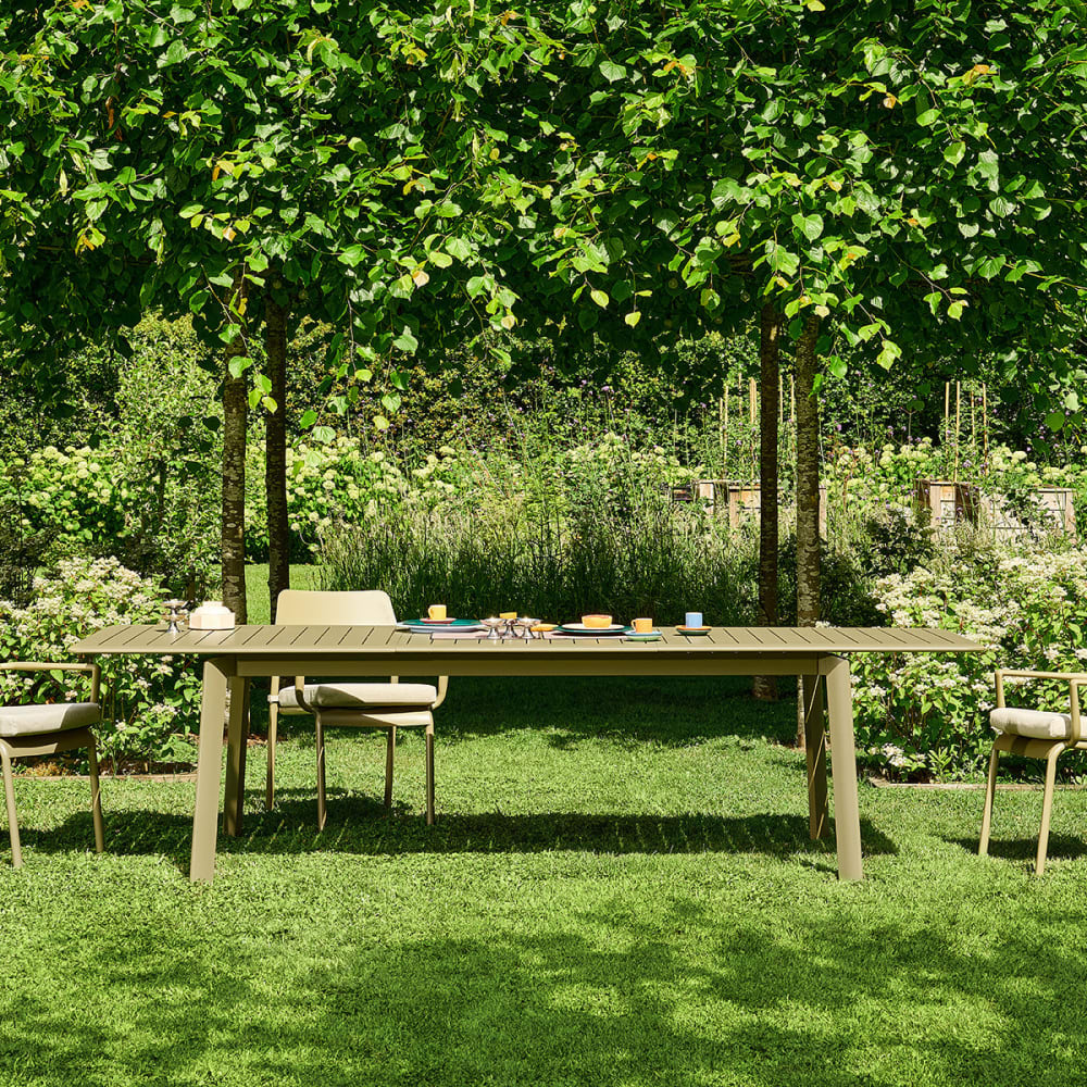 Table de jardin en aluminium kaki extensible 6/10 pers. Table de jardin en aluminium kaki extensible 6/10 pers.