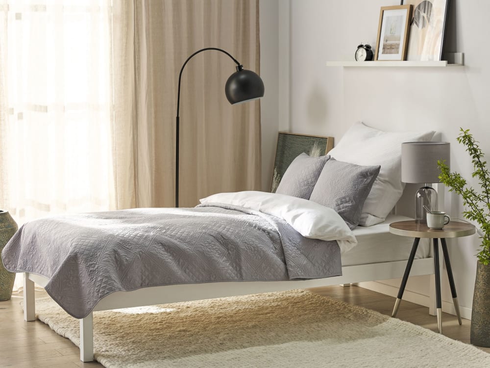 Tagesdecke mit Kissen aus Polyester 220 x 160cm, grau - Maisons