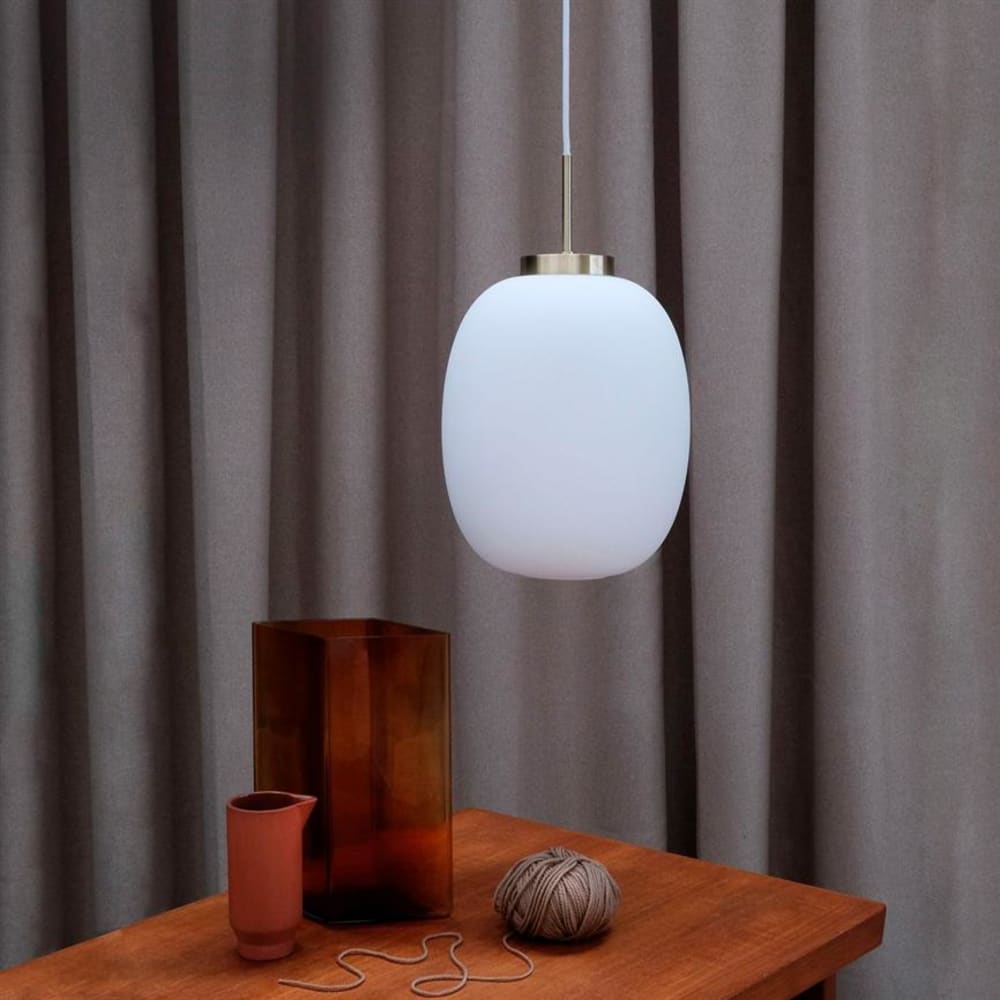 Dyberg Larsen Pendelleuchte aus Glas und Messing h 30 cm d 25 cm, weiß style modern Gold Glas