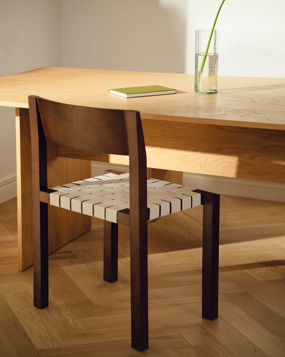 Chaise toli noo.ma en hêtre massif cocoa brown