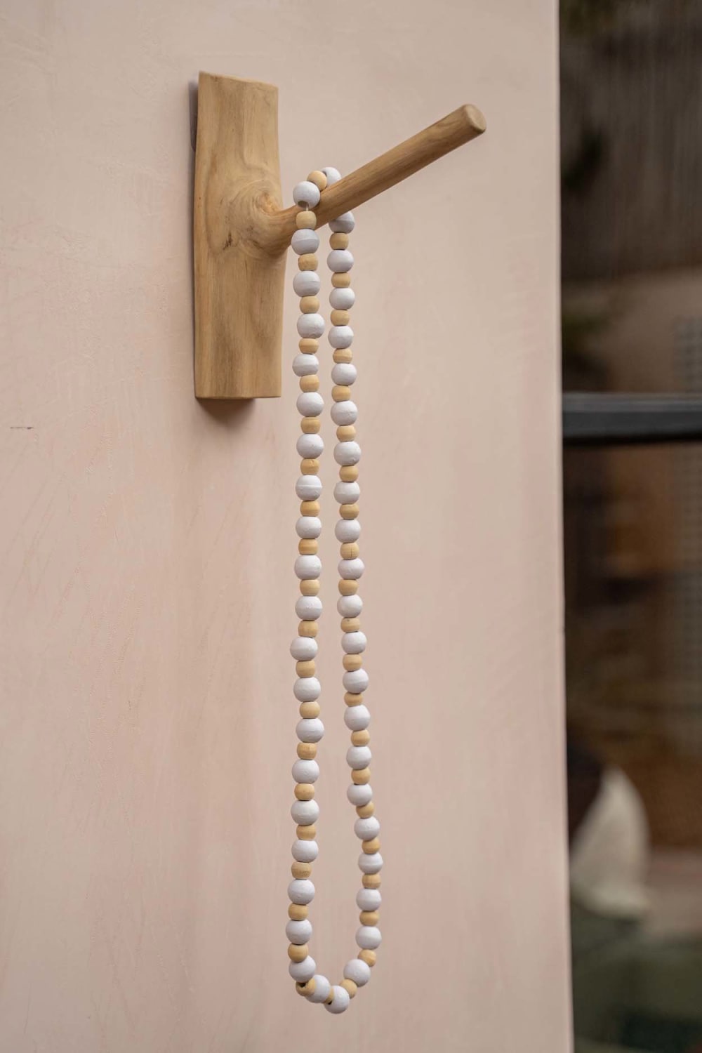 Collier coquillage et bois marron et blanc 3x3x36cm — vue 3