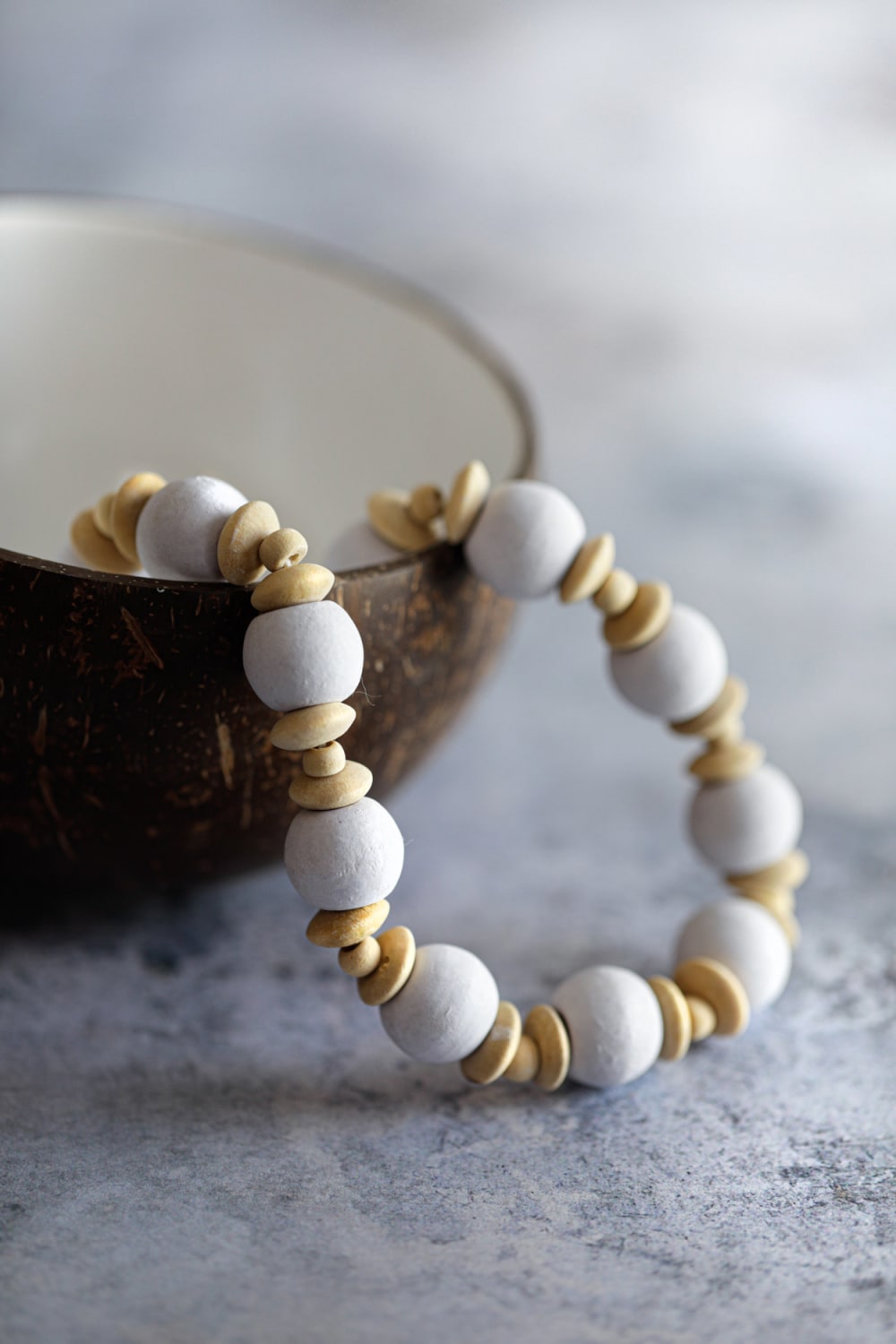 Collier coquillage et bois marron et blanc 3x3x36cm — vue 4