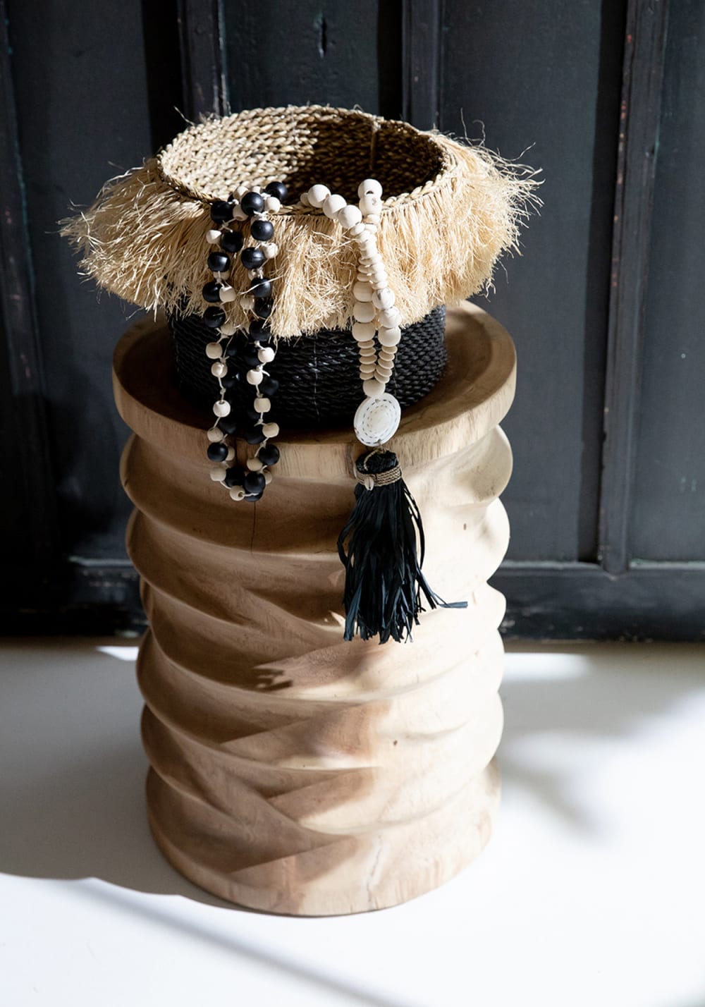 Collier coquillage et bois marron et noir 3x3x75cm — vue 3