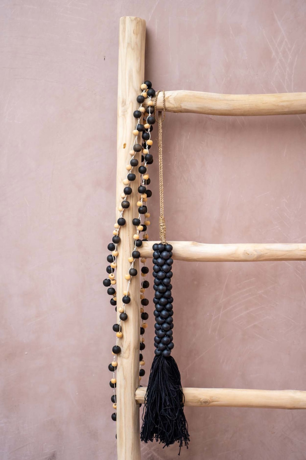 Collier coquillage et bois marron et noir 3x3x36cm — vue 3