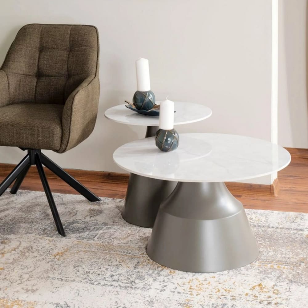 Set aus zwei runden Couchtischen mit Platte in weißer Marmoroptik
