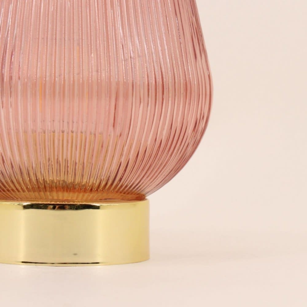 Lampe à poser à piles en verre strié rose 14x12cm — vue 4