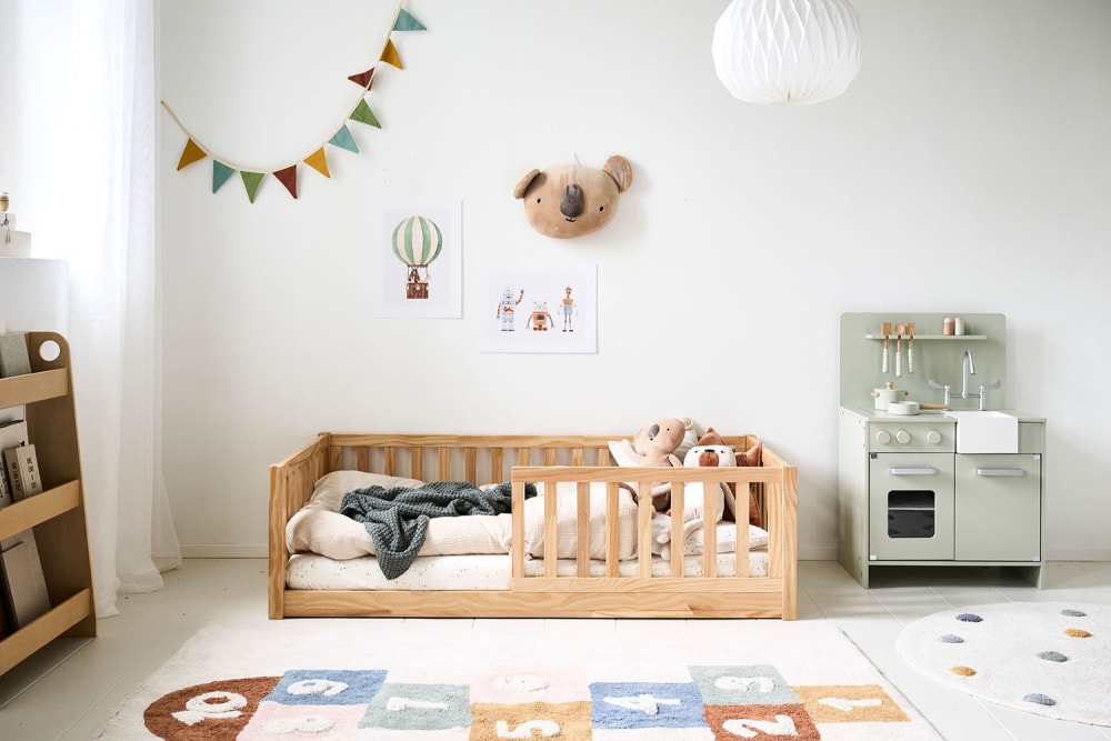 Lit montessori au sol en pin massif marron 70x140 cm (Petite Amélie) - Image 1