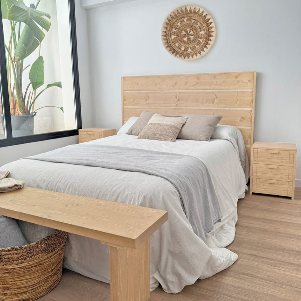 Tête de lit en bois tons clairs avec raphia naturel pour lit de 135cm