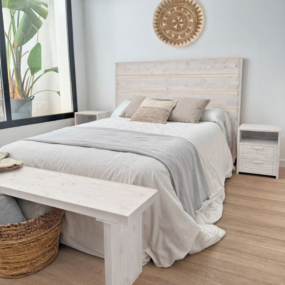 Tête de lit en bois blanc vieilli avec raphia naturel lit 150cm