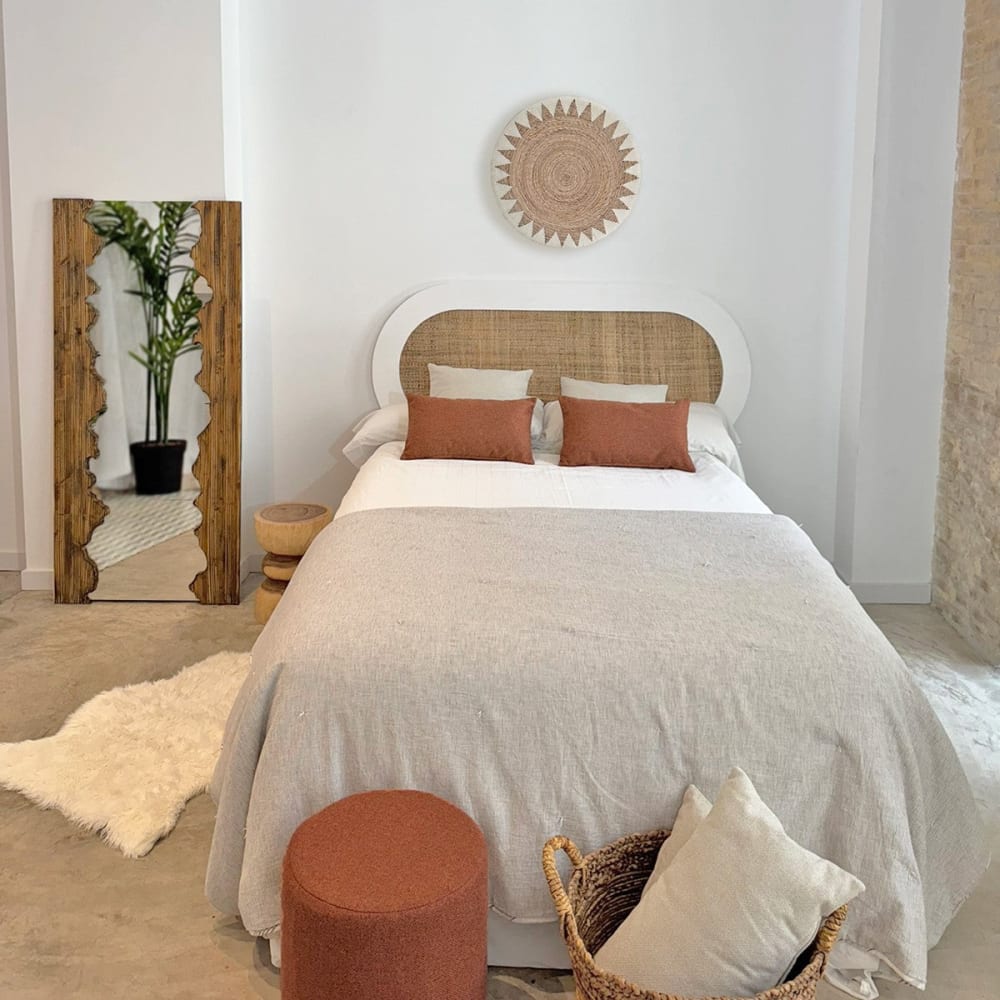 Tête de lit ovale en bois avec raphia marron pour lit de 150cm blanc
