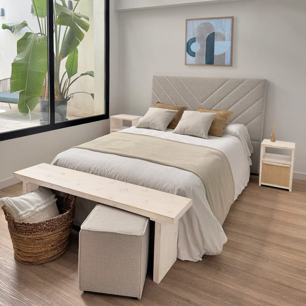 Table de chevet en bois blanc vieilli tiroir en raphia naturel 40cm