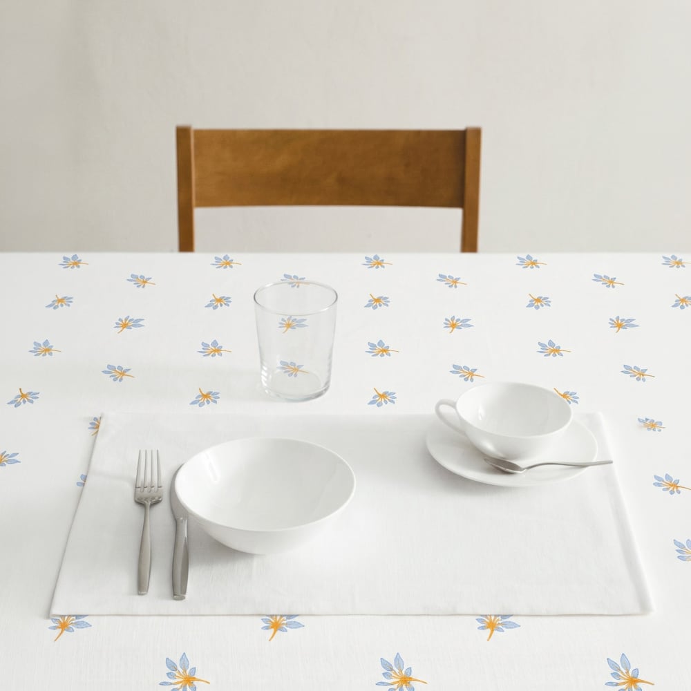 Fleckenabweisende Tischdecke mit Blumenmuster, 150x300 cm -