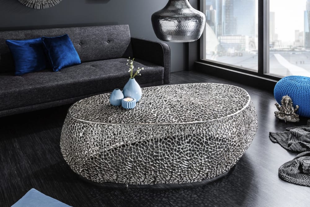 Table basse asymétrique en aluminium ajouré argenté 122x42x69cm