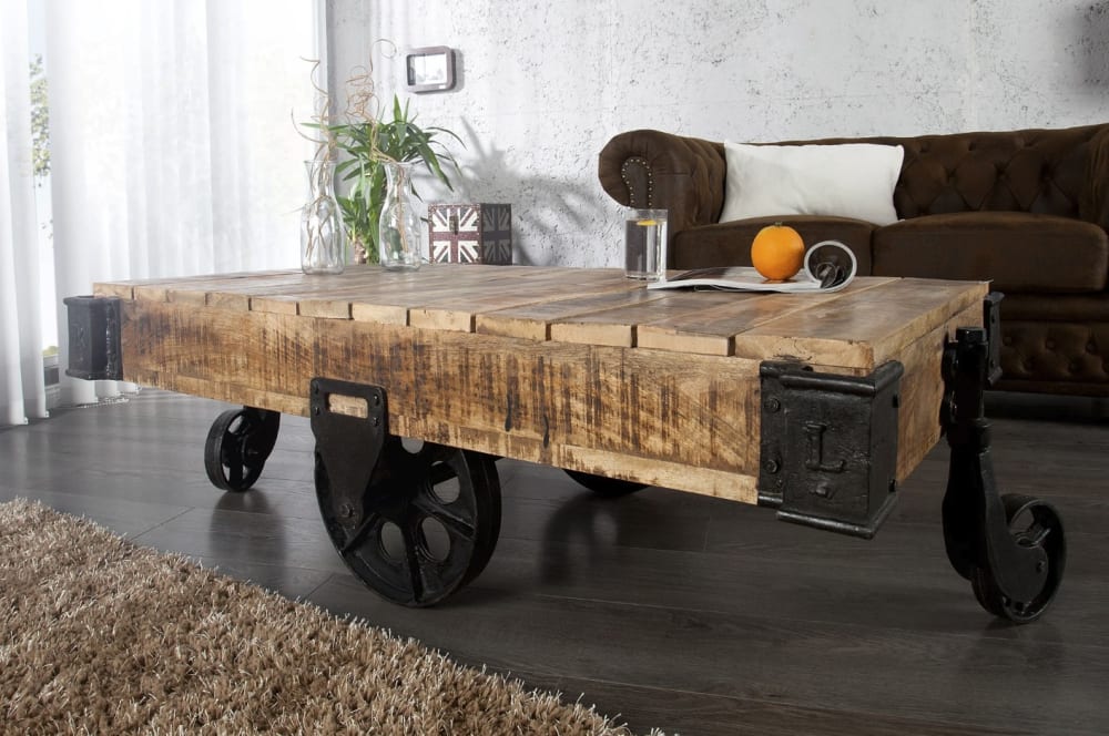 Table basse en bois de manguier et roulettes en fer noir 118x40x69cm
