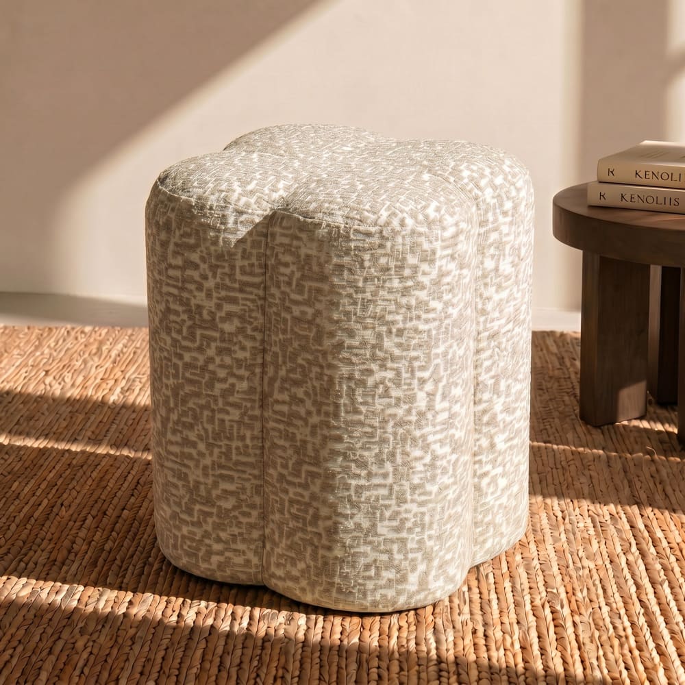 Pouf en tissu texturé à motifs beige