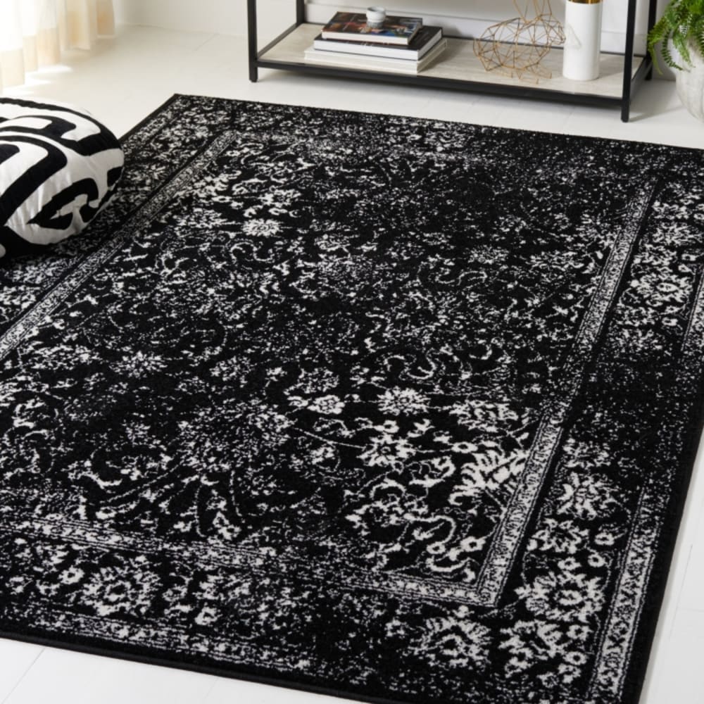 Tapis vintage patiné en polypropylène noir/blanc, 91 x 152 cm — vue 3