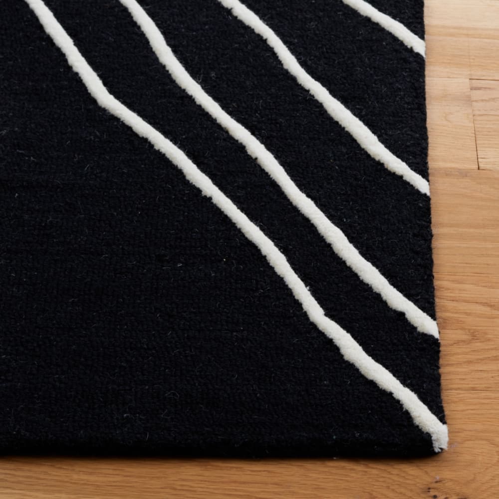 Tapis géométrique en laine noir/blanc, 91 x 152 cm — vue 4