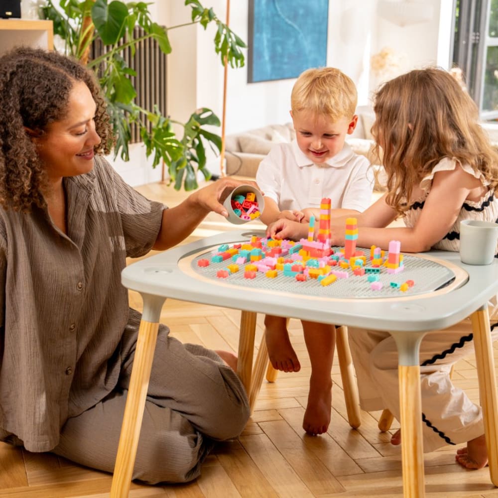4-in-1 Spieltisch mit 2 Hockern Holz FSC® Salbeigrün - Maisons Du