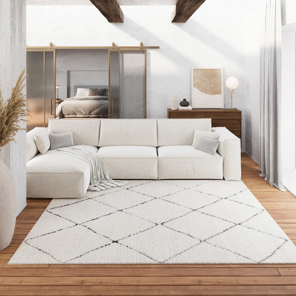 Gewebter Berberteppich in beige und schwarz, lange Haare 170x120