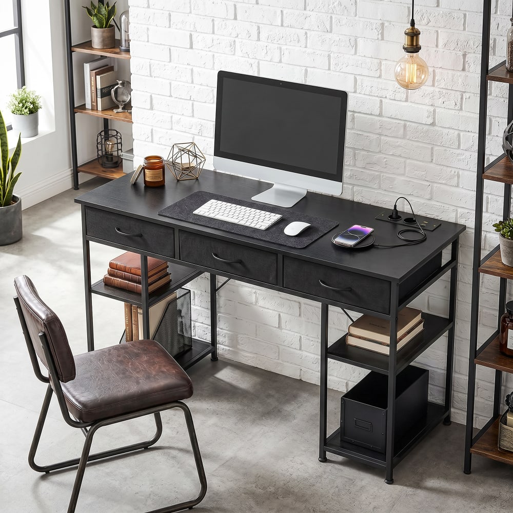 Bureau informatique avec prises électriques tiroirs étagères bois noir