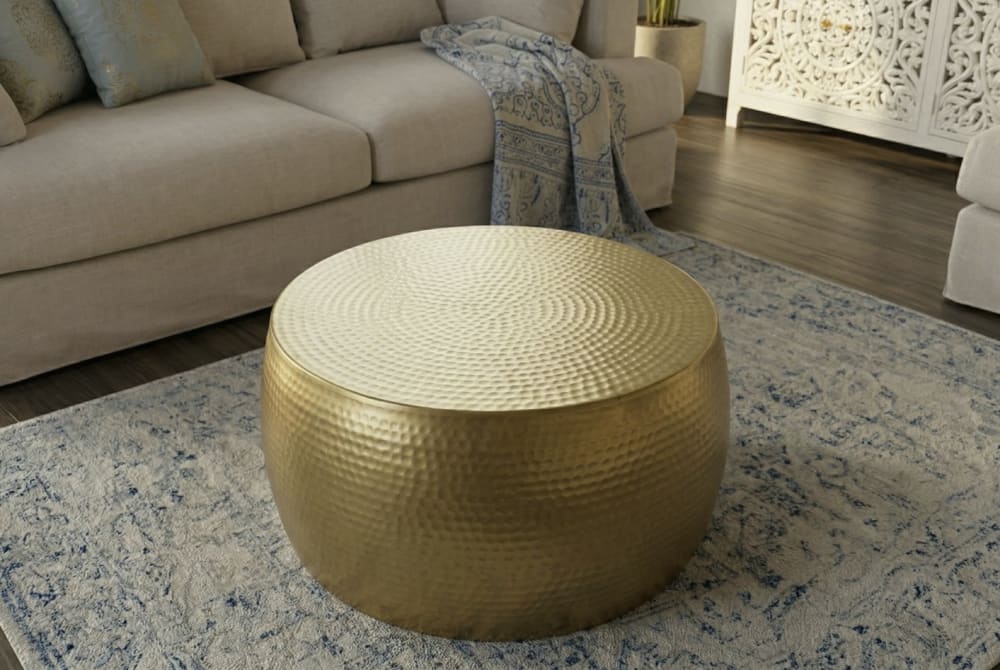 Table basse dorée brillante en alliage d'aluminium martelé 60x31x60cm