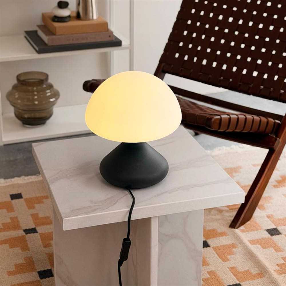 Dyberg Larsen Tischleuchte Schwarz – Skandinavische Tischleuchte aus Metall und Glas style modern Schwarz Glas