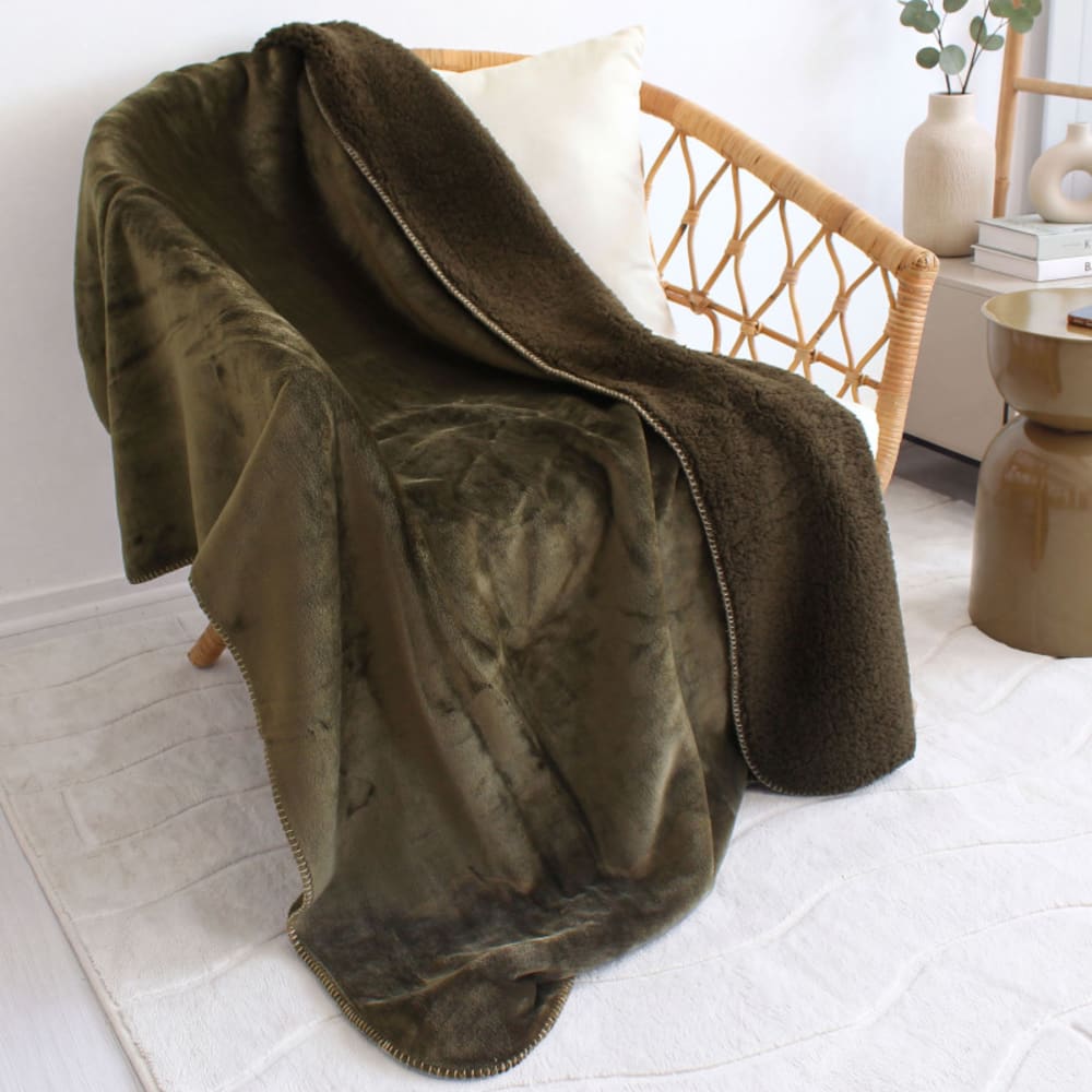 Plaid effet fourrure en flanelle – surjet - 125x150cm - vert kaki