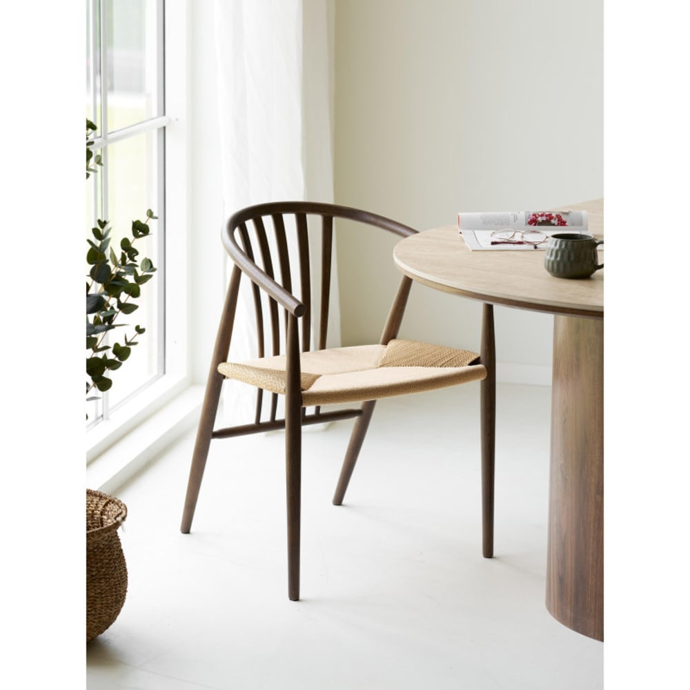 Chaise en rotin marron