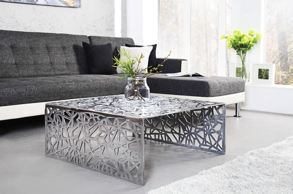 Table basse carrée en aluminium ajouré argenté 60x32x60cm