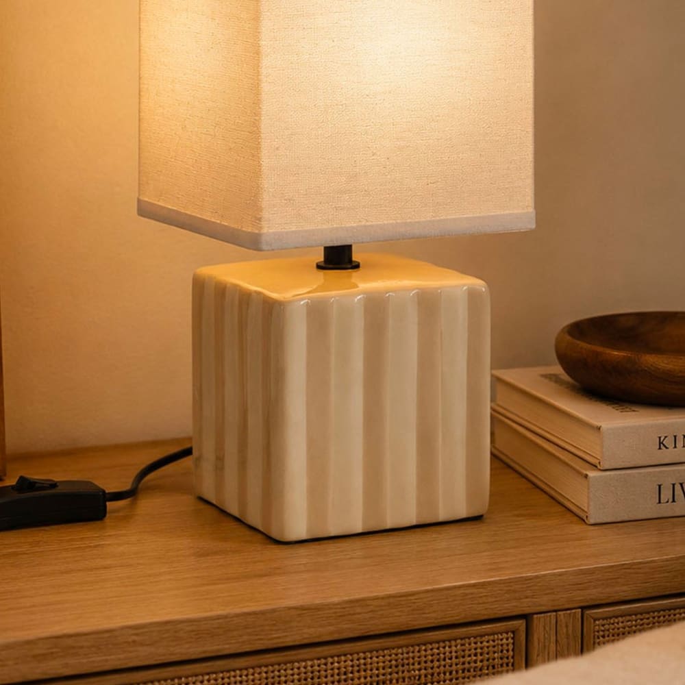 Lampe à poser carrée en céramique rayée beige 14x14x27.5cm — vue 4