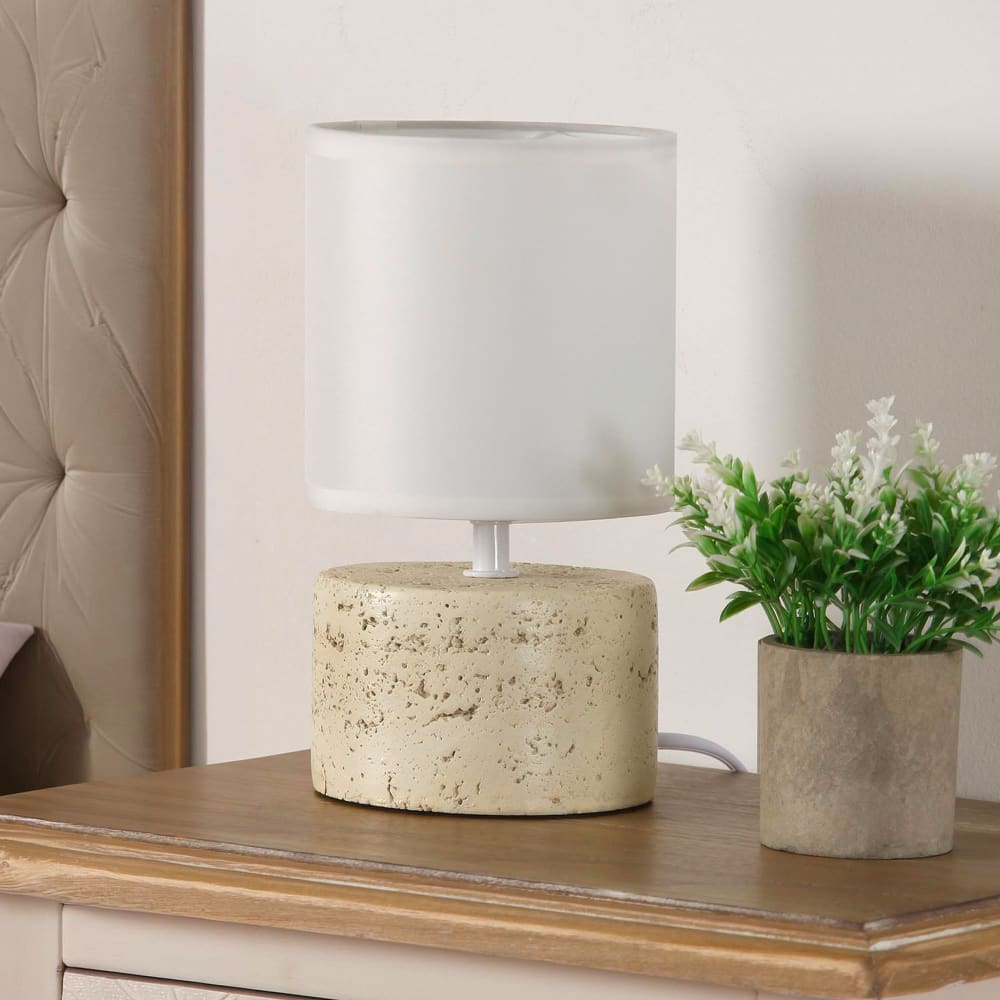 Petite lampe à poser en céramique beige et abat-jour blanc 13x13x24cm